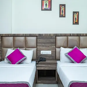 https://crystal-residency.kerala-hotels.net